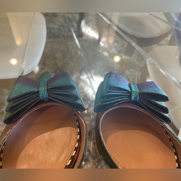 Betsey Johnson Sz 10 Stilettos, Rainbow High Heels Metallic Fancy Bow Pumps - Picture 7 of 9